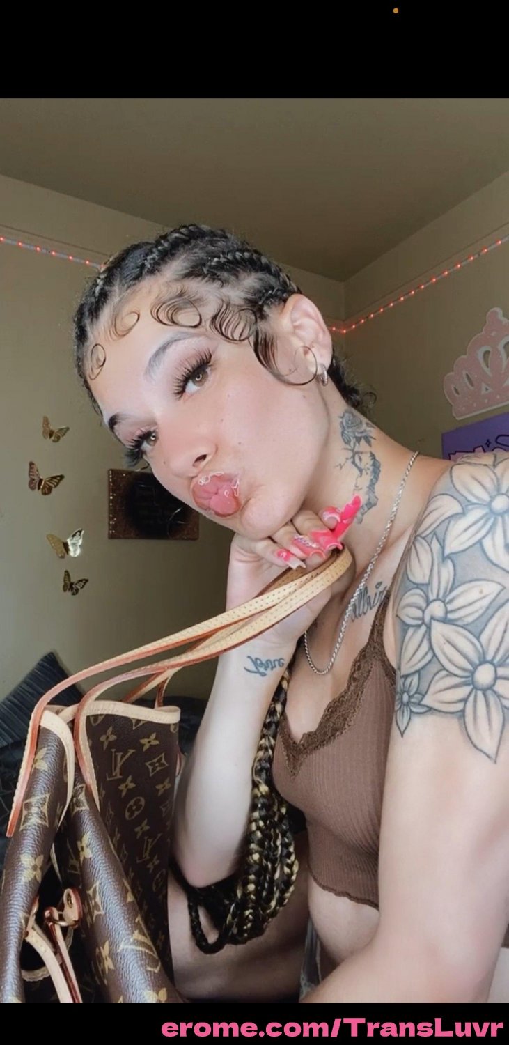 Un petit Trans latino fait une pipe à un BBC N Fucks de 11 pouces - Shemale, Tranny, Trap, Ts, Tgirl 17