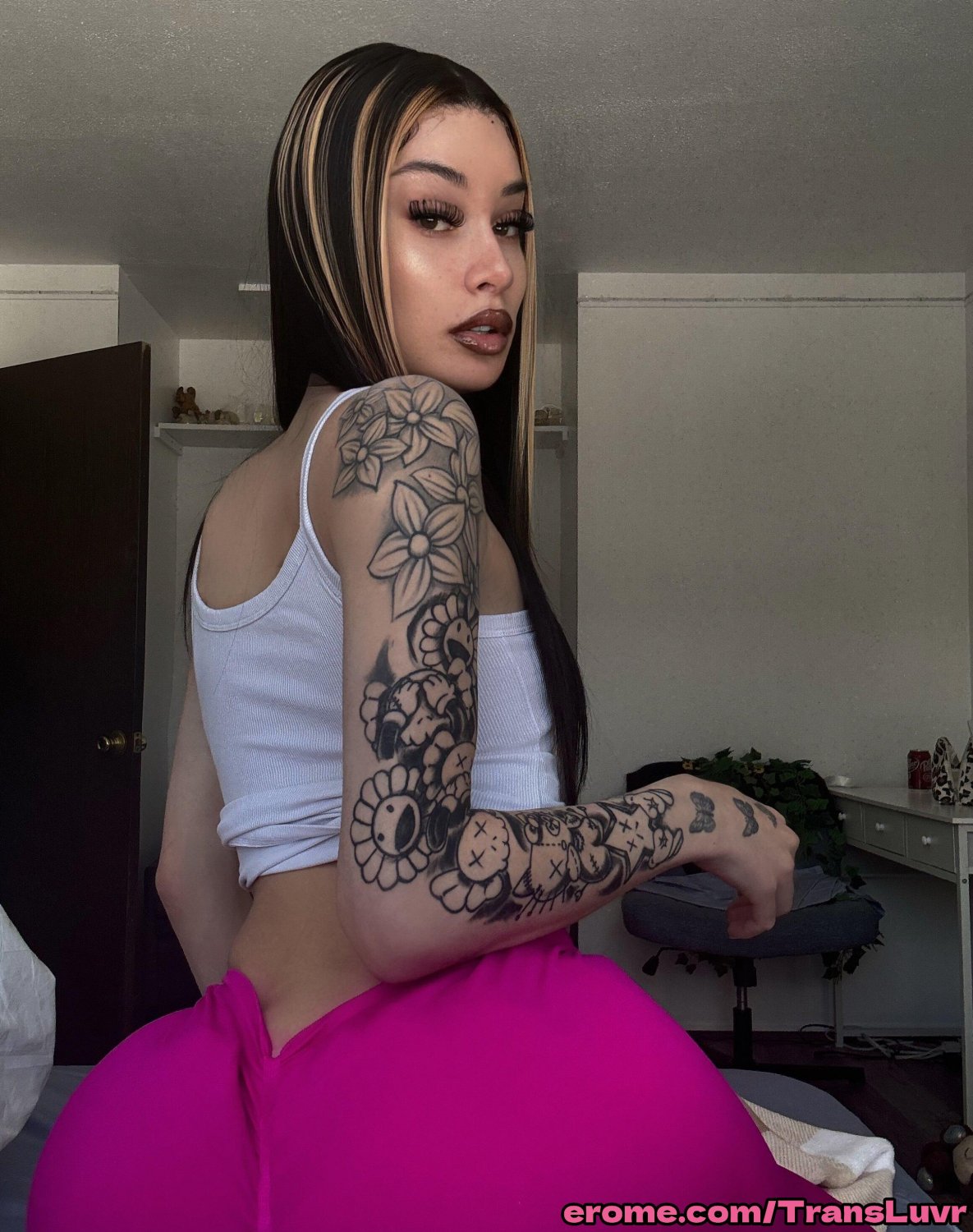 Un petit Trans latino fait une pipe à un BBC N Fucks de 11 pouces - Shemale, Tranny, Trap, Ts, Tgirl 26