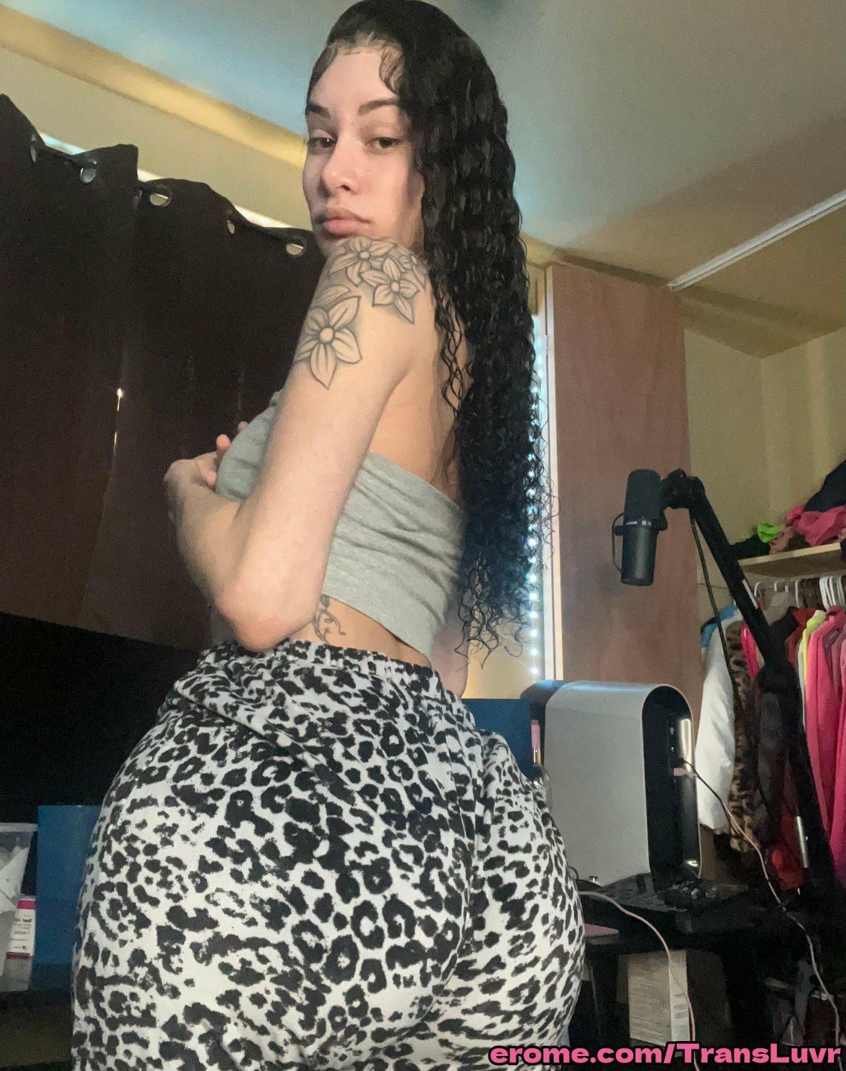 Un petit Trans latino fait une pipe à un BBC N Fucks de 11 pouces - Shemale, Tranny, Trap, Ts, Tgirl 29