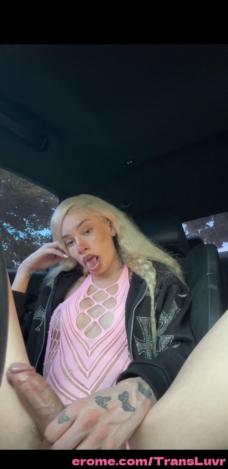 Un petit Trans latino fait une pipe à un BBC N Fucks de 11 pouces - Shemale, Tranny, Trap, Ts, Tgirl 47