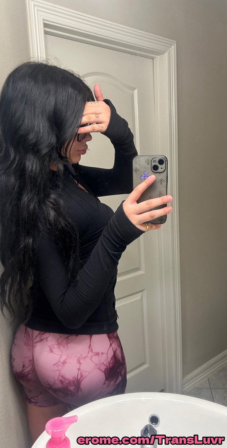 Preziosa trans latina ama giocare con dildo enormi [Femboy, Shemale, Tranny, Trap]. 6