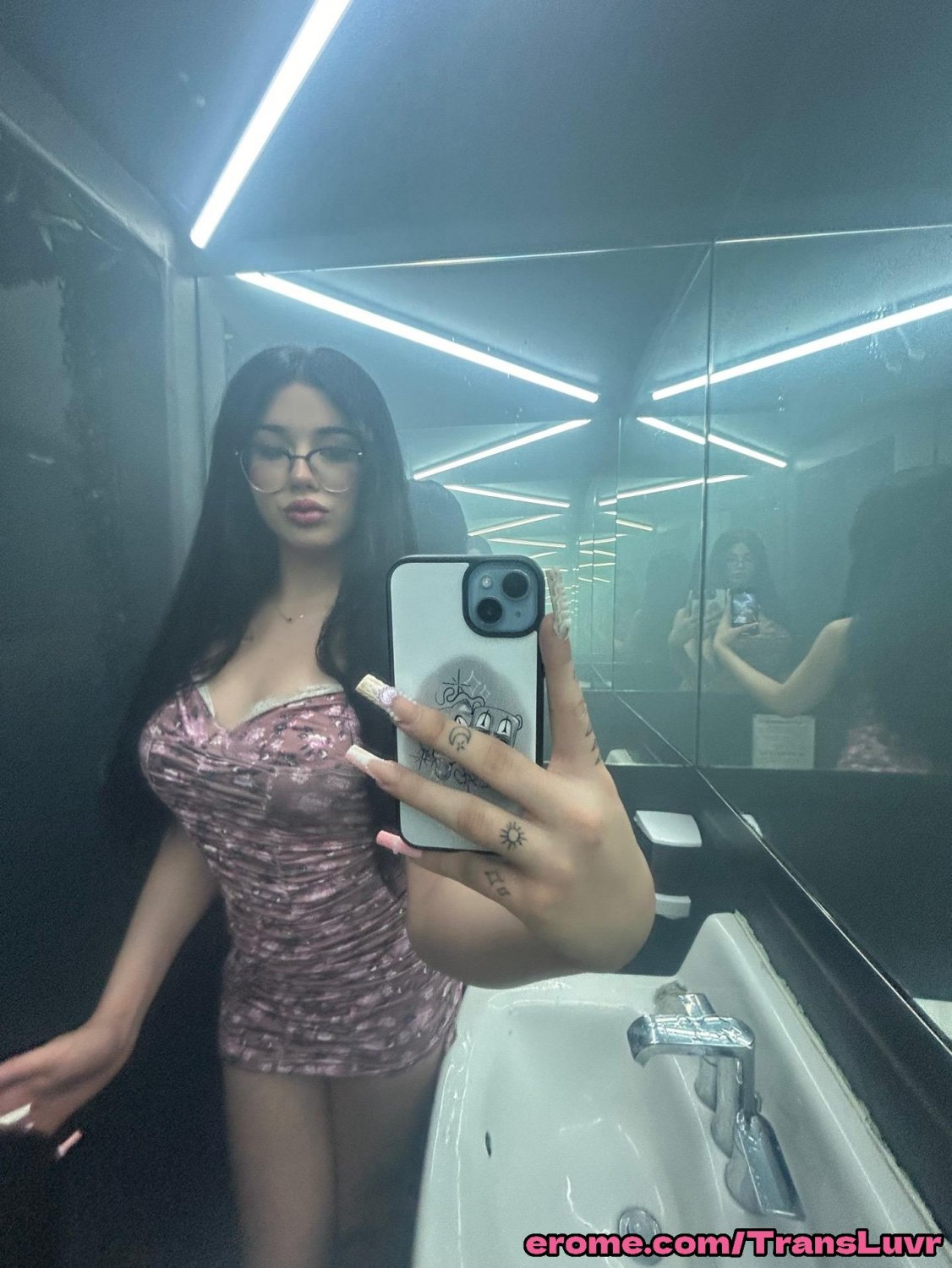 Preziosa trans latina ama giocare con dildo enormi [Femboy, Shemale, Tranny, Trap]. 13