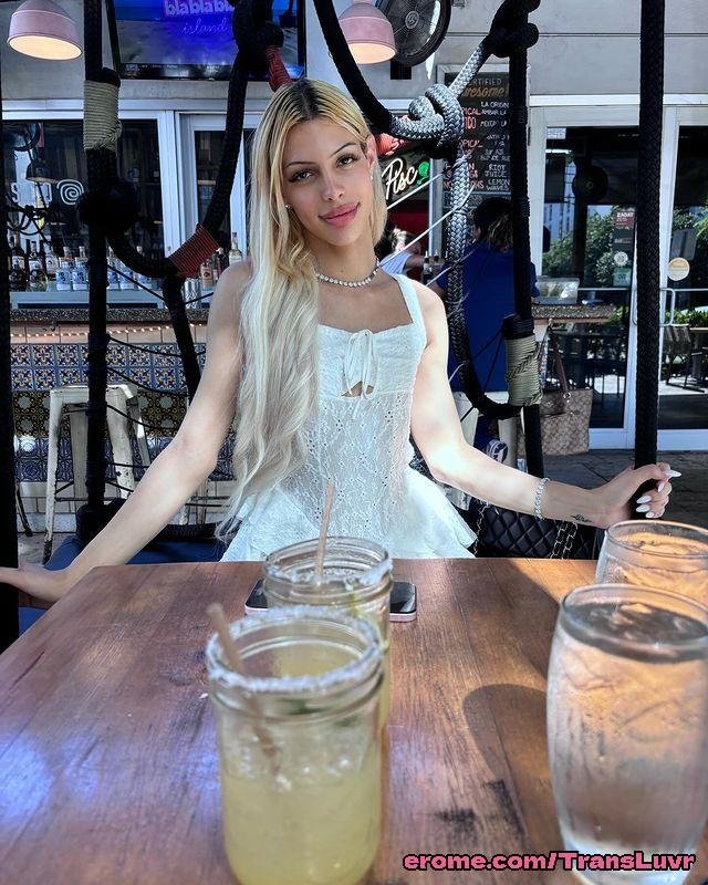 Una fantastica trans dai capelli chiari si fa scopare da una BBC dell'Ago [Femboy, Shemale, Tranny, Trap]. 14