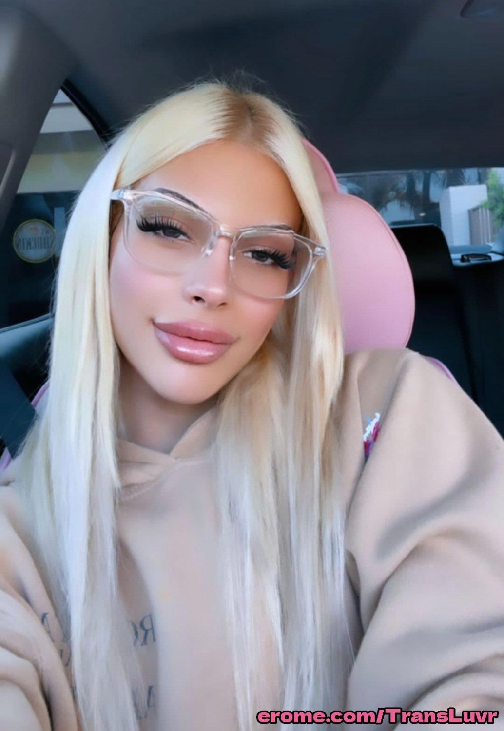 Una fantastica trans dai capelli chiari si fa scopare da una BBC dell'Ago [Femboy, Shemale, Tranny, Trap]. 36