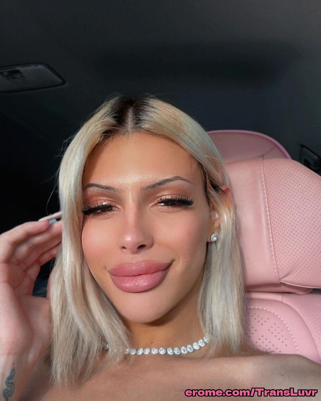 Una fantastica trans dai capelli chiari si fa scopare da una BBC dell'Ago [Femboy, Shemale, Tranny, Trap]. 37