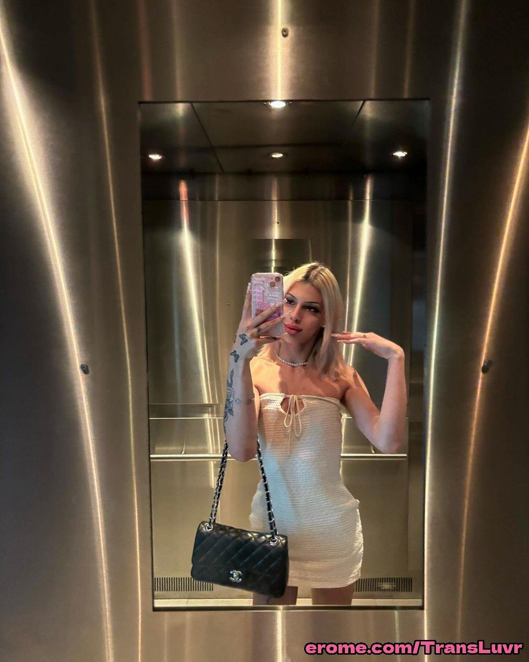Una fantastica trans dai capelli chiari si fa scopare da una BBC dell'Ago [Femboy, Shemale, Tranny, Trap]. 38