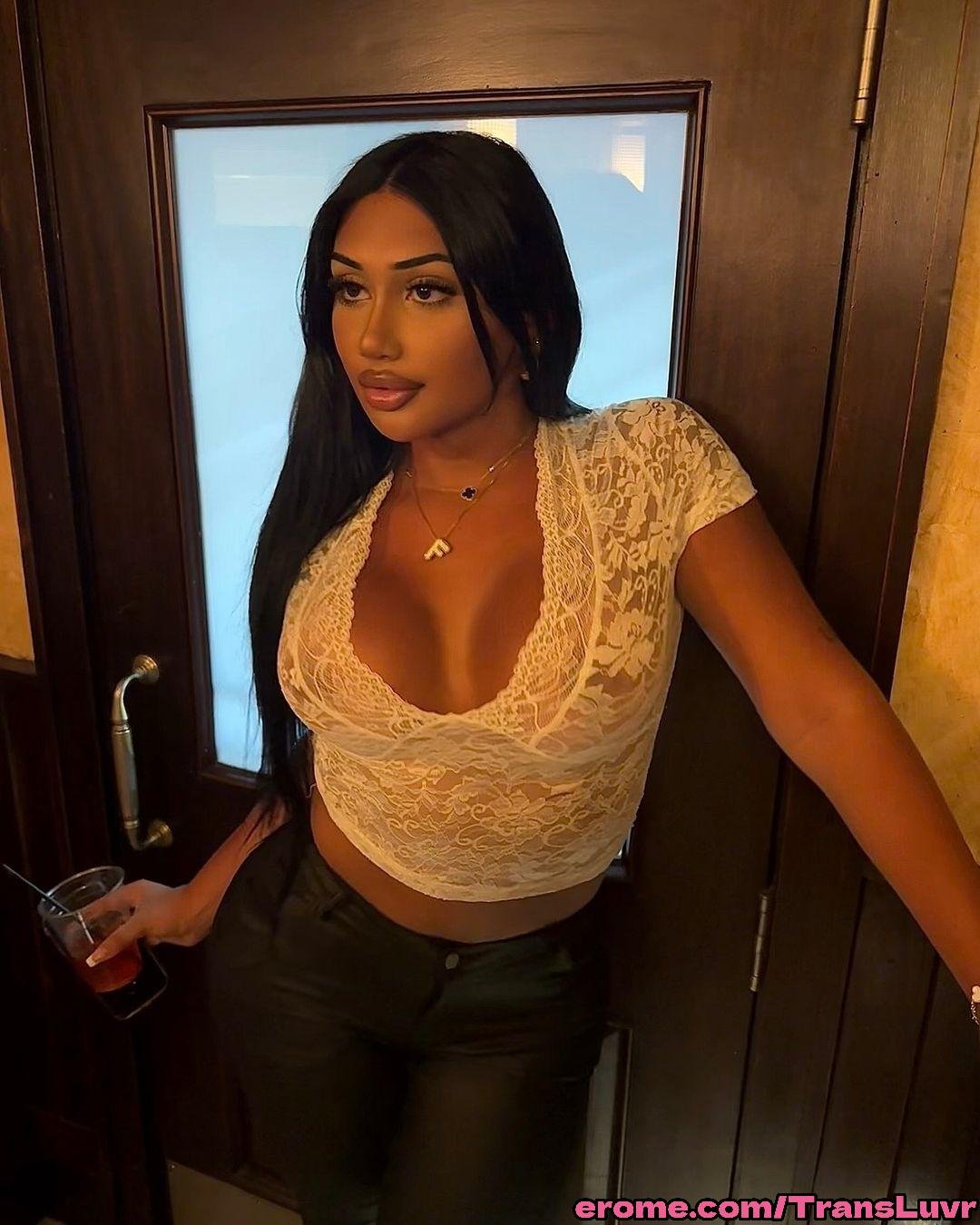 Trans Latina Arab W Big Booty N Big Tits Likes BBC [Femboy, Shemale, Tranny, Trap] 10
