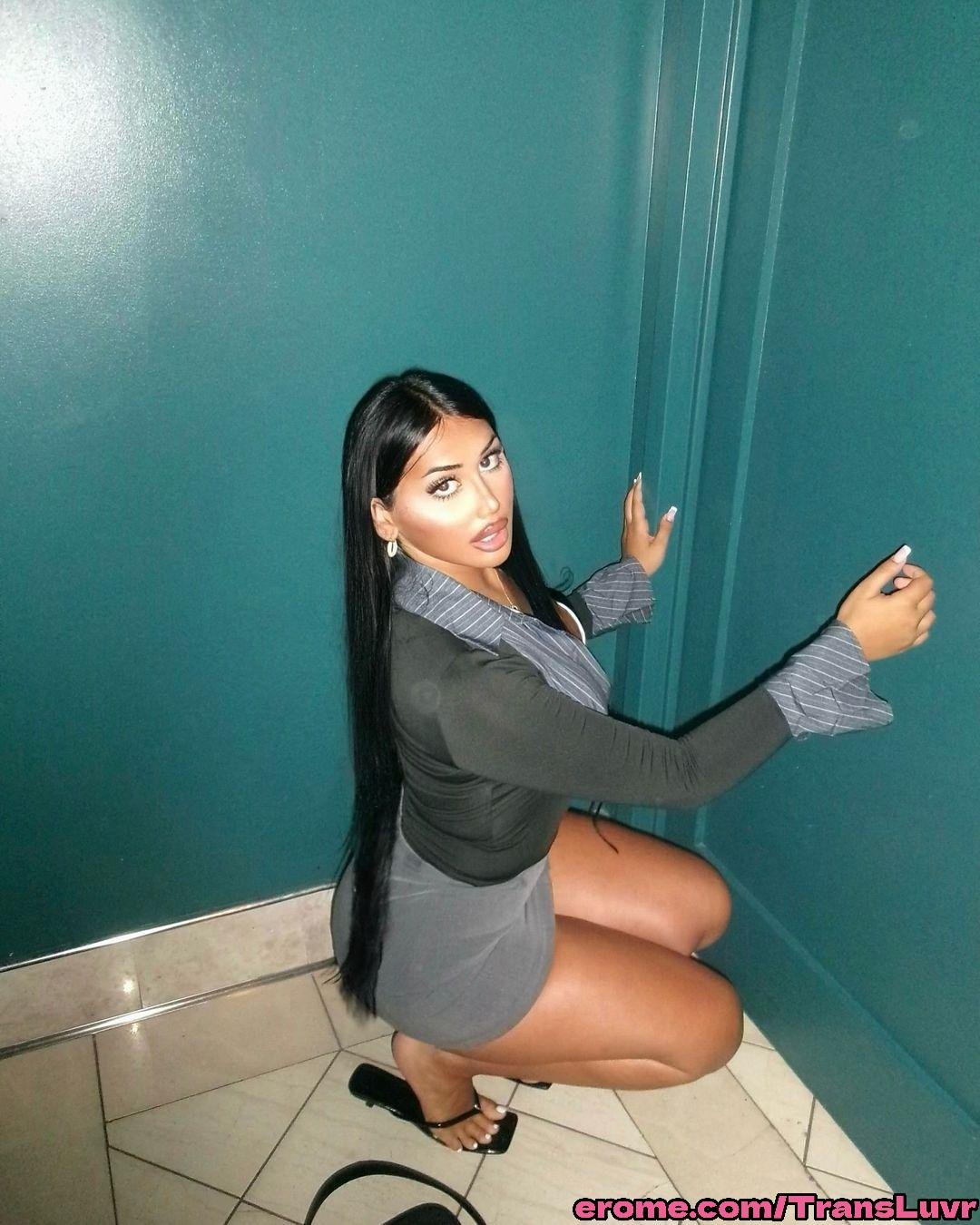 Trans Latina Arab W Big Booty N Big Tits Likes BBC [Femboy, Shemale, Tranny, Trap] 23