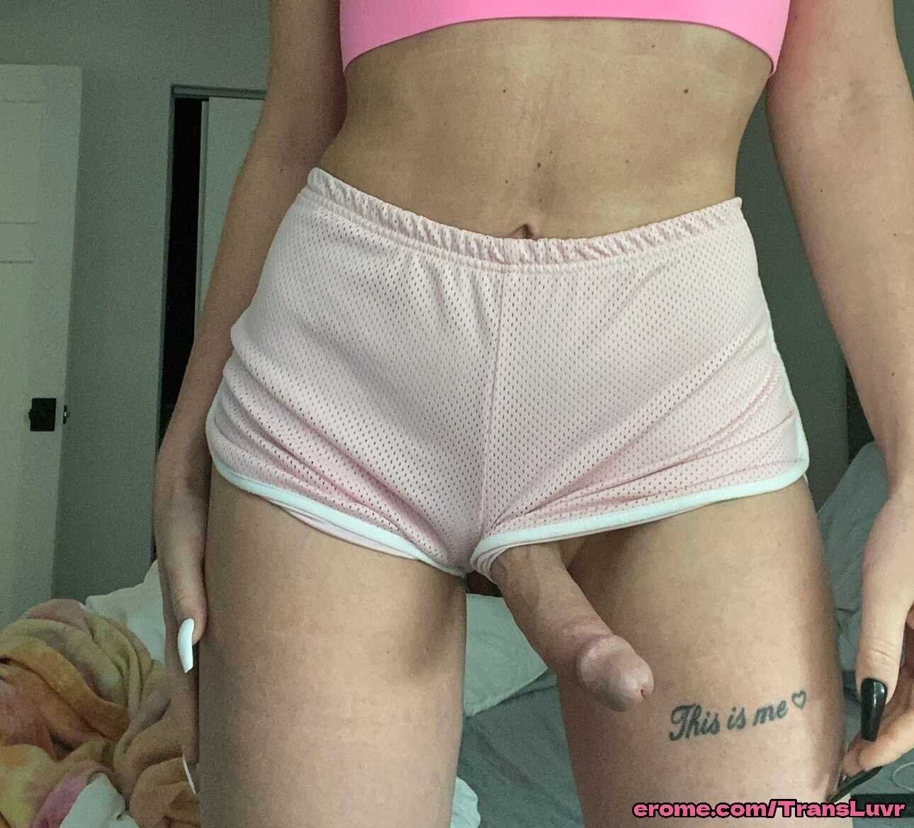 선교사 [펨보이, 쉬말, 트랜스, 트랩]에서 BBC에 의해 파이핑 된 큰 가슴 트랜스 밀프 23