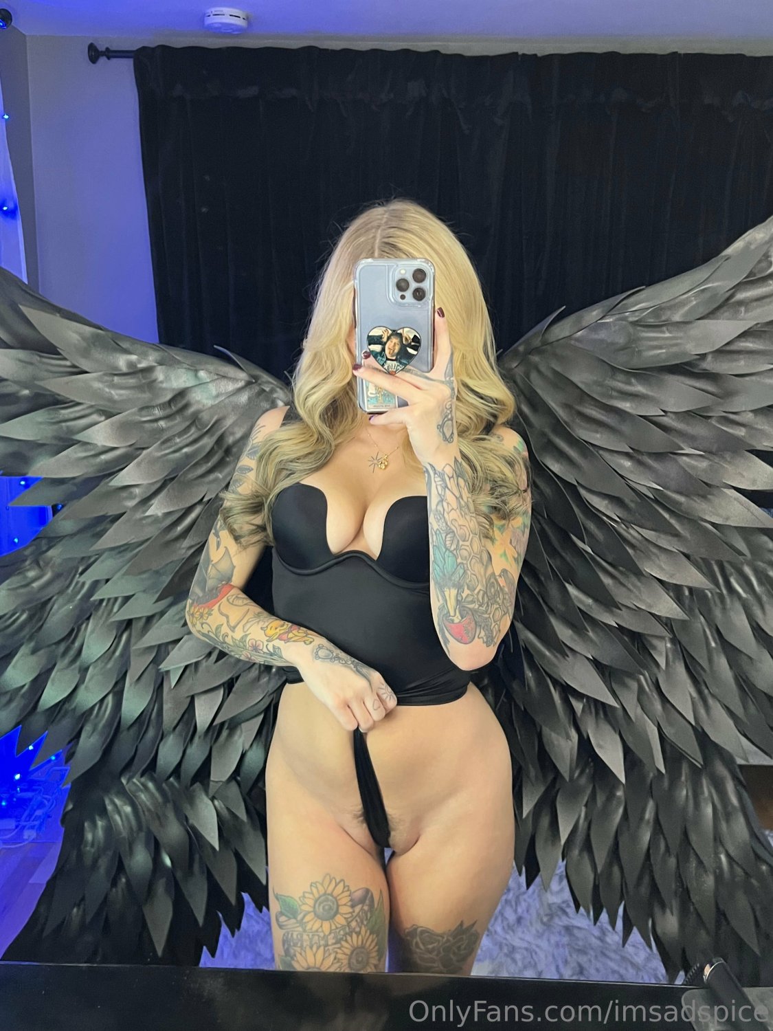 Spicy Babe with a Big Wet Pussy Tease 3