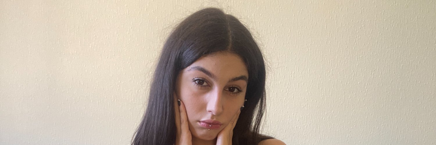 ふしだらなブルネット・ハンナ・ゲッツ・ワイルド・アズ・アマチュア・ガールフレンド 1