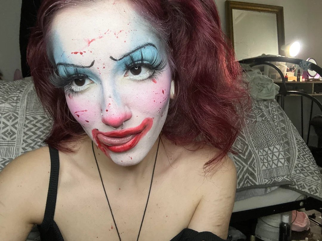 Mile the Clown Sloppily Masturbates and Plays 24