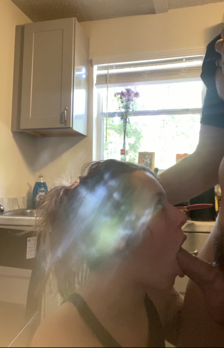 タトゥード・メイデン・フッカー・ゲッツ・ハードコア・イン・ヘアリー・キッチン・ファック 2