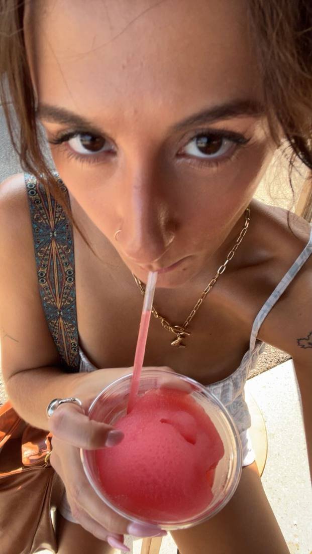 ブルネット・アマチュア・キャシディ・フロム・ウィスコンシン・ショウズ・オフ・ハー・セクシー・カーブス 1