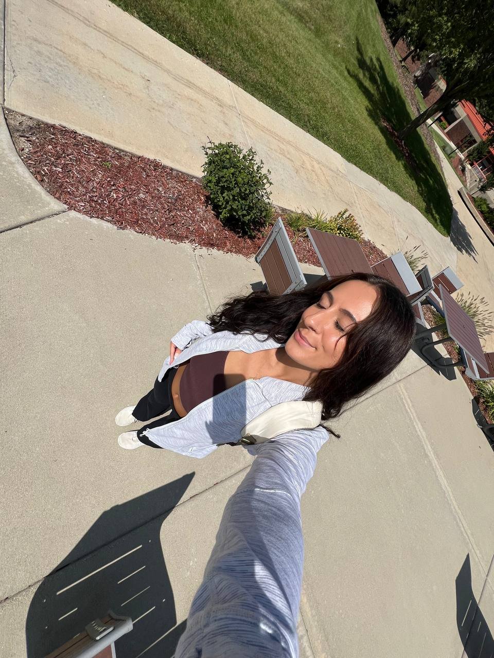 ブルネット・アマチュア・キャシディ・フロム・ウィスコンシン・ショウズ・オフ・ハー・セクシー・カーブス 18