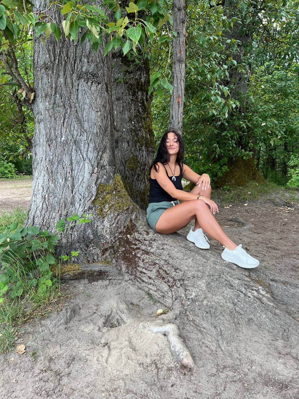 ブルネット・アマチュア・キャシディ・フロム・ウィスコンシン・ショウズ・オフ・ハー・セクシー・カーブス 20