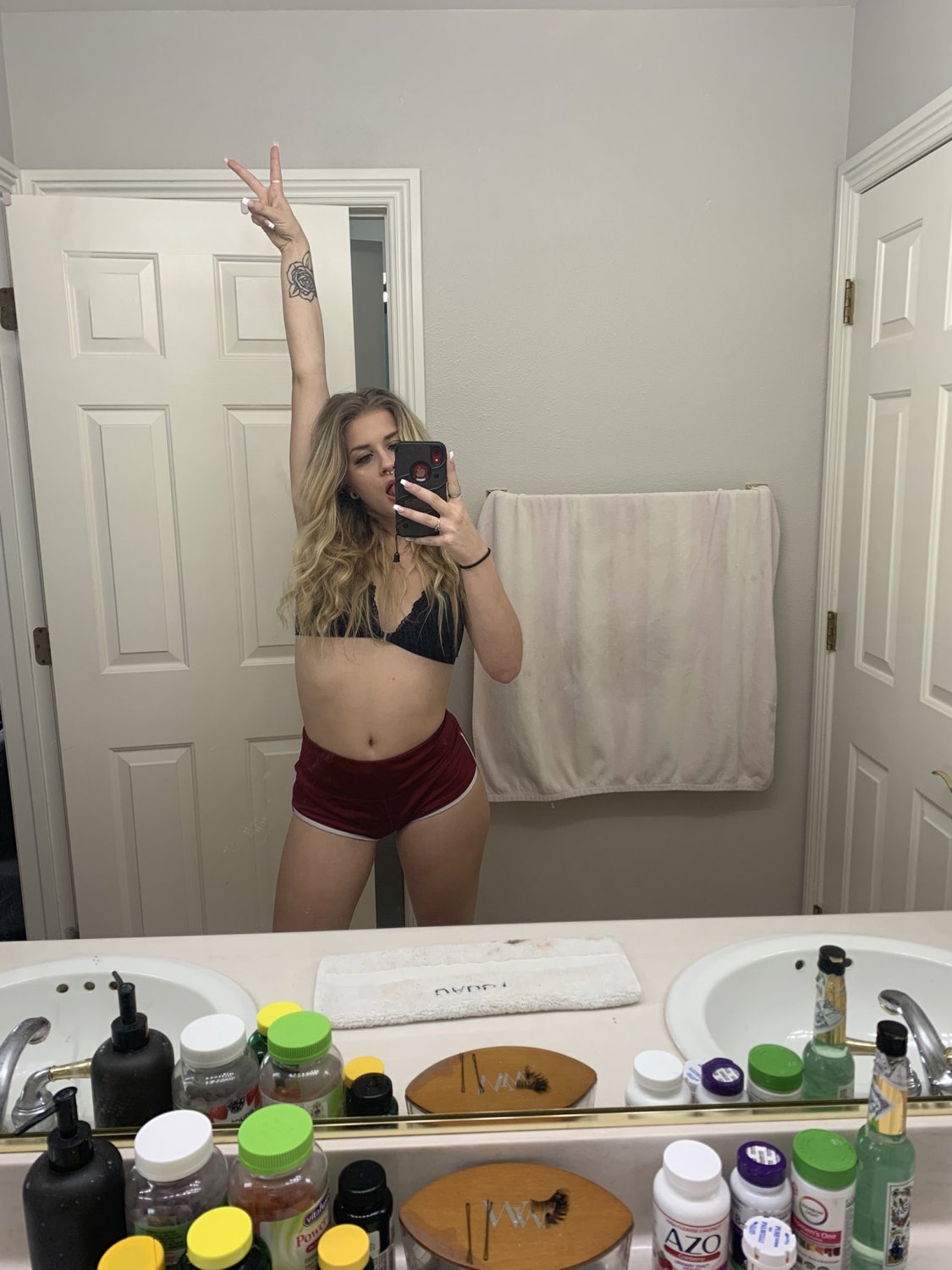 Cette prostituée m'a envoyé un message pour me dire qu'elle voulait être montrée, alors profitez-en ! 8