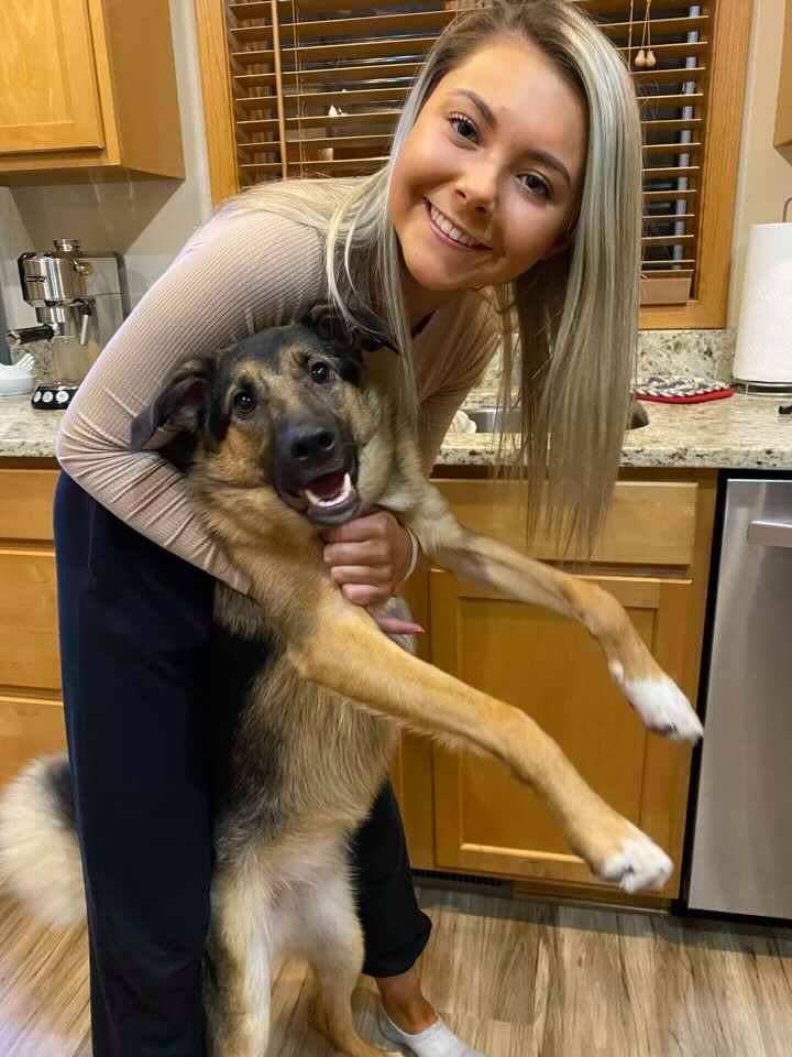 プラウド・ガール・フロウンツ・ハー・タイト・秘部・アンド・スモール・ティッツ 2