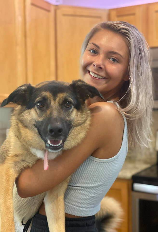 プラウド・ガール・フロウンツ・ハー・タイト・秘部・アンド・スモール・ティッツ 3