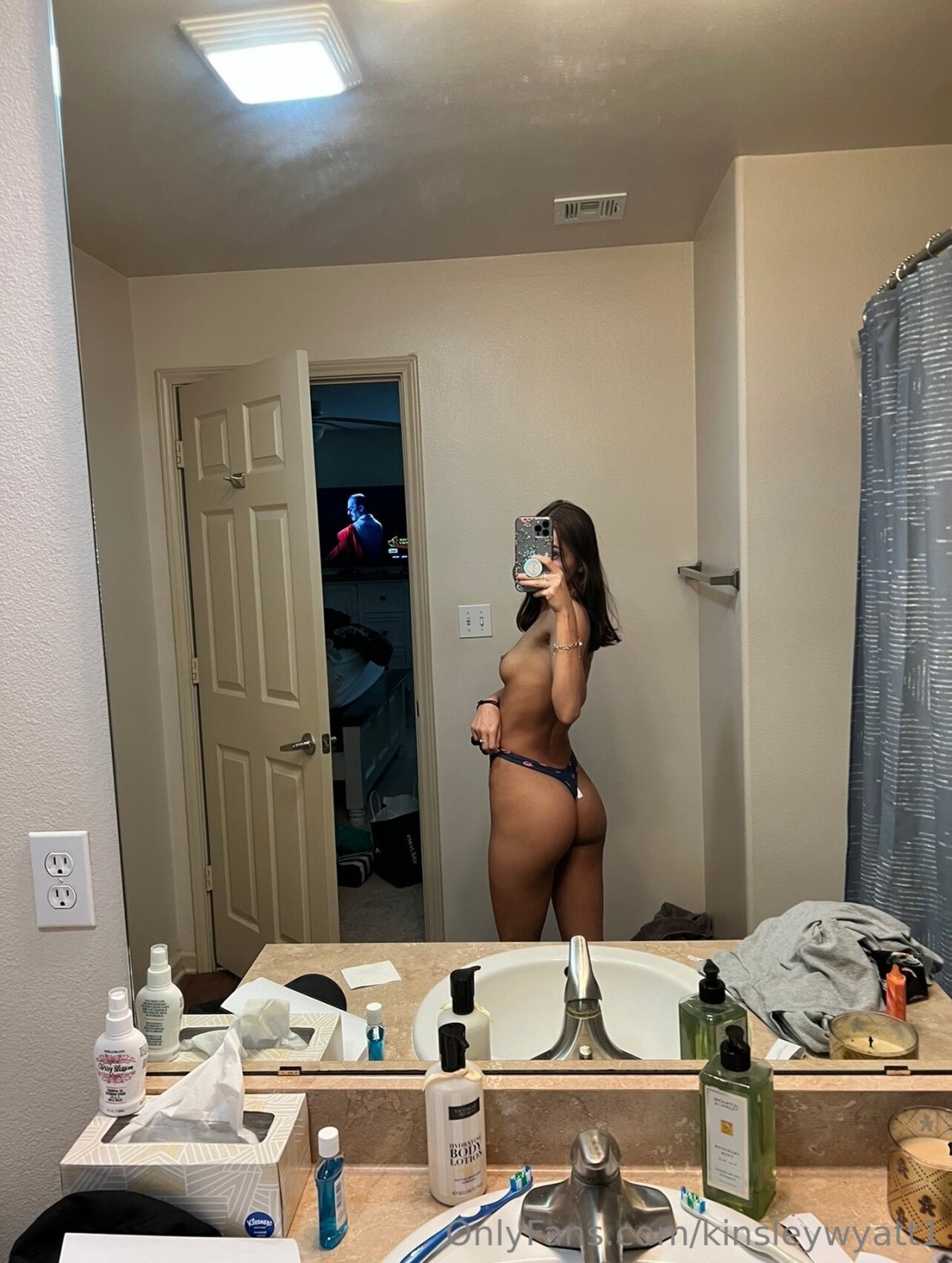 キンスリーズ・ヌーズ・ショーイング・オフ・ハー・アマチュア・ガールフレンド・サイド 4