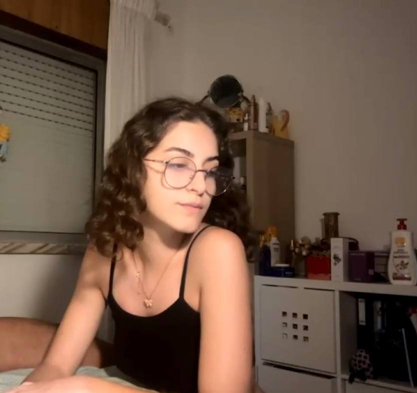 portuguesa latina adolescente con su BF 12