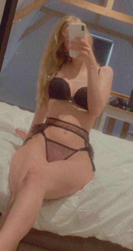 Blonde Emily masturbation 1