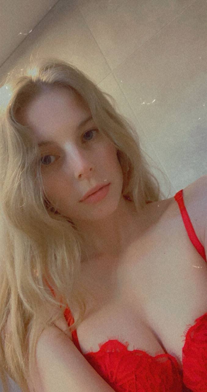 Blonde Emily masturbation 7