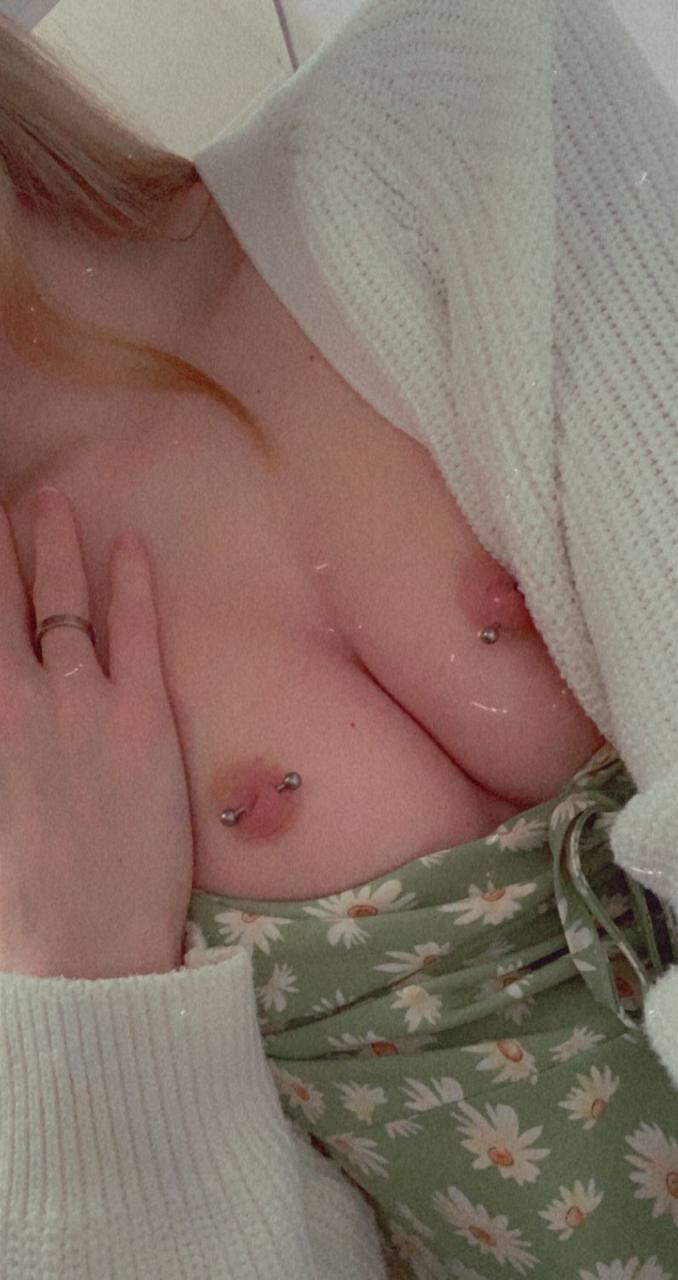 Blonde Emily masturbation 14