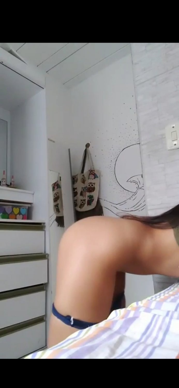 Panty-Teasing Novinhas Getting Naughty Live 7