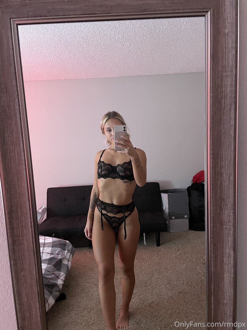 プチ・ブロンド・ふしだらな女・フロム・ハイスクール・ナウ・ア・セルフィー・クイーン 15