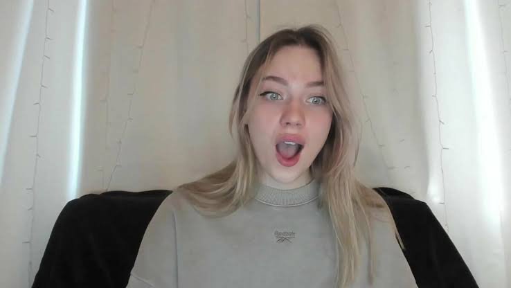 Novice Lesbian Girls Sharing Blowjobs and Moans 1
