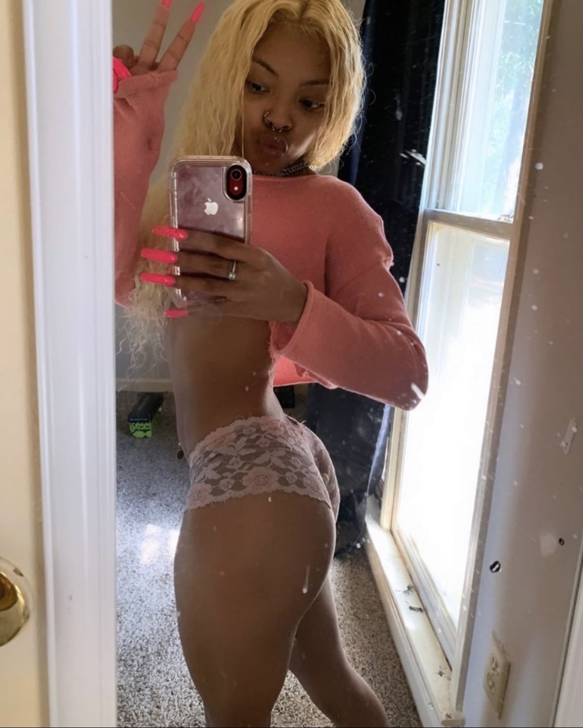 Une belle ébène avec un gros sexe 🔥🥵🔥 ; 4