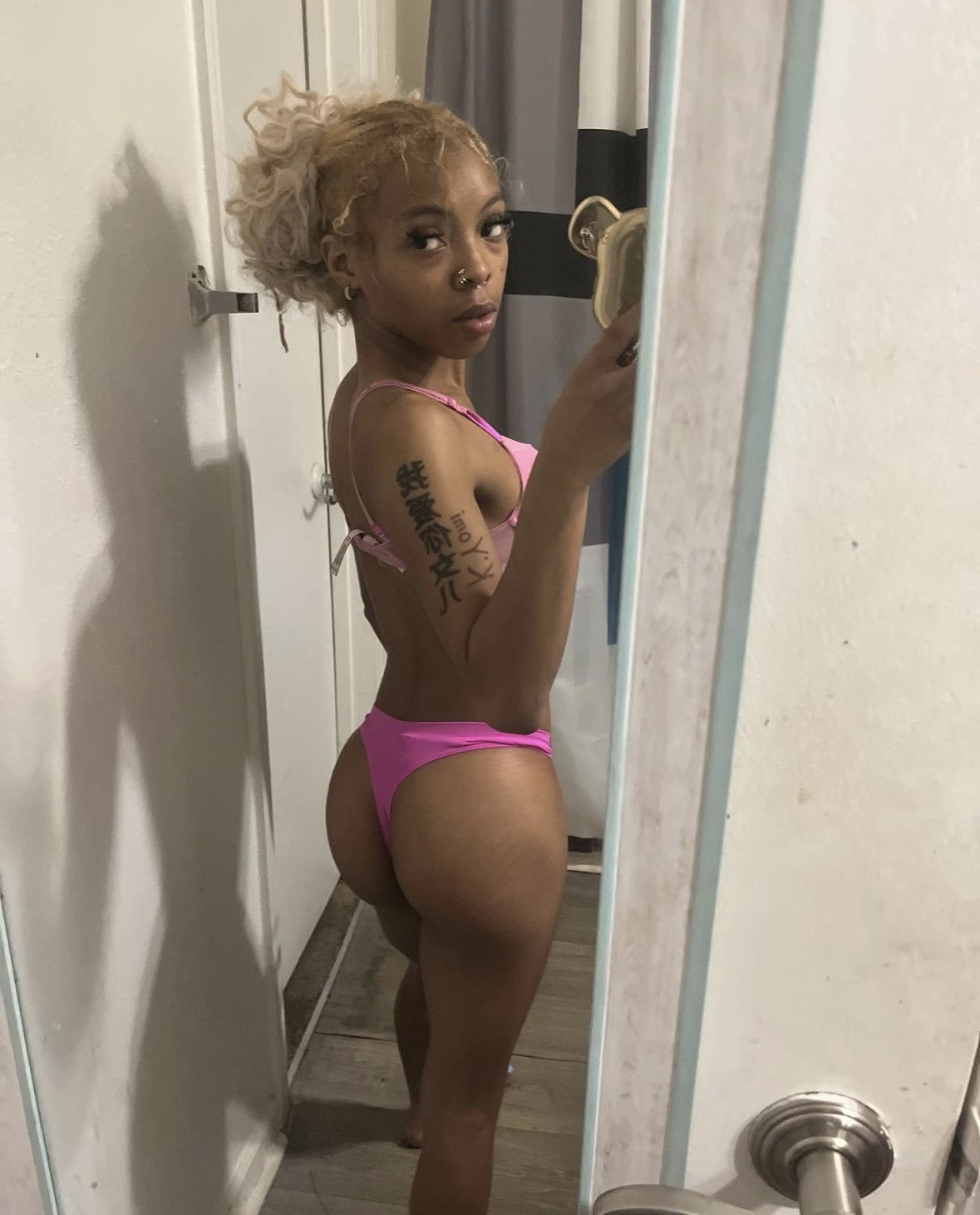 Une belle ébène avec un gros sexe 🔥🥵🔥 ; 5