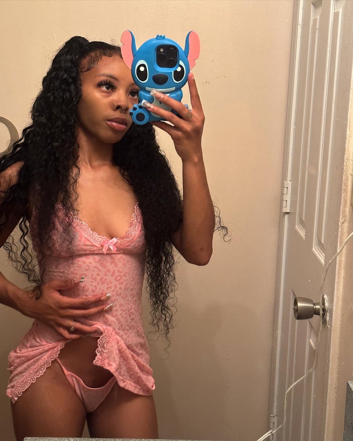 Une belle ébène avec un gros sexe 🔥🥵🔥 ; 22