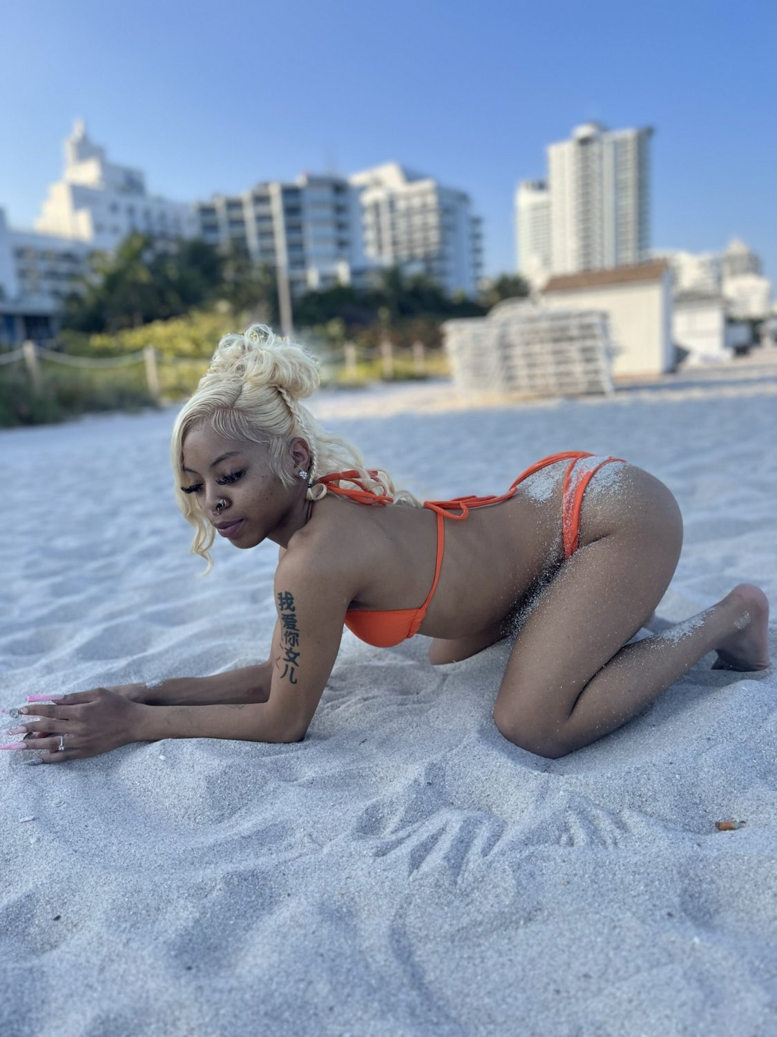 Une belle ébène avec un gros sexe 🔥🥵🔥 ; 26