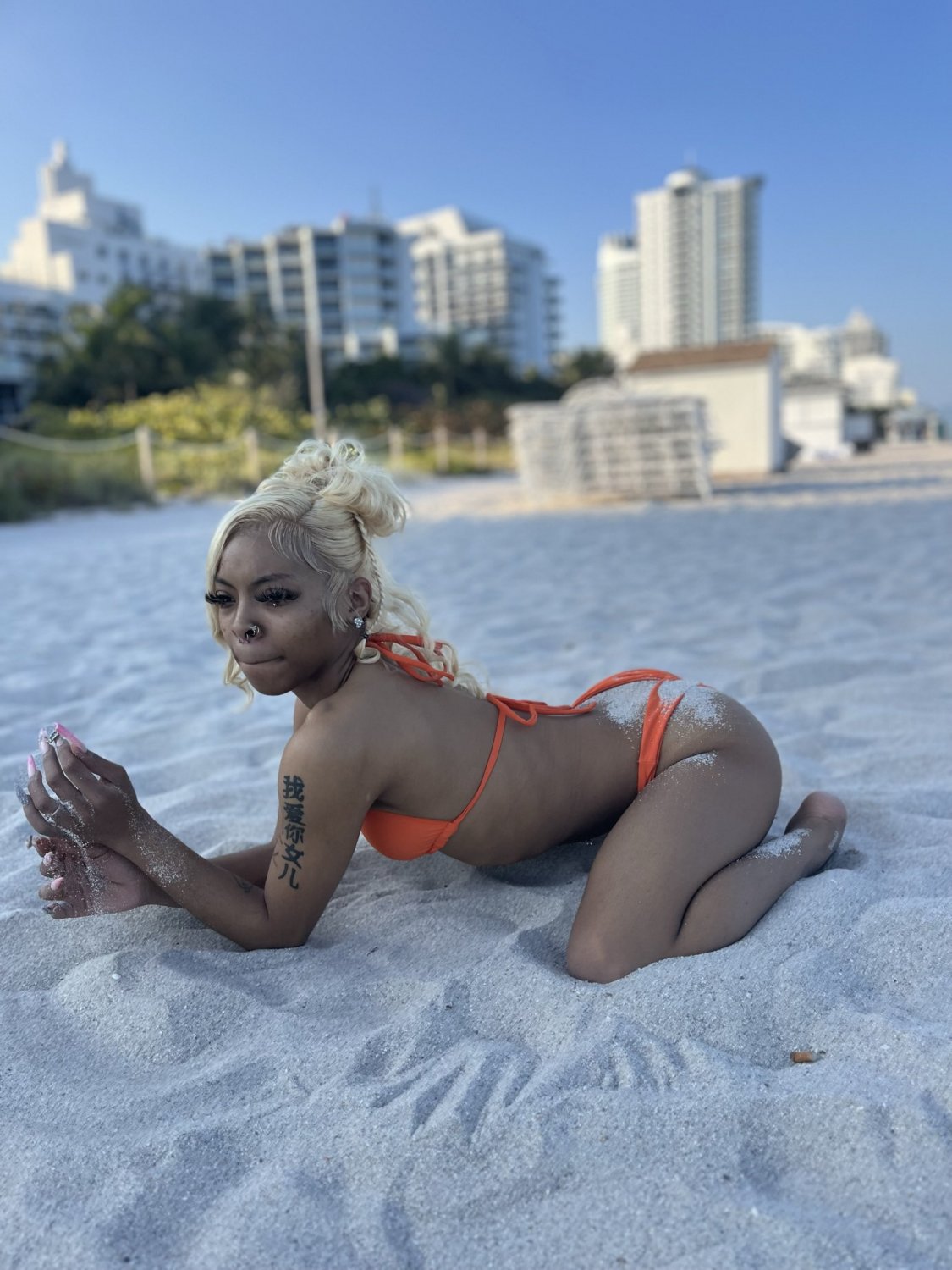 Une belle ébène avec un gros sexe 🔥🥵🔥 ; 35