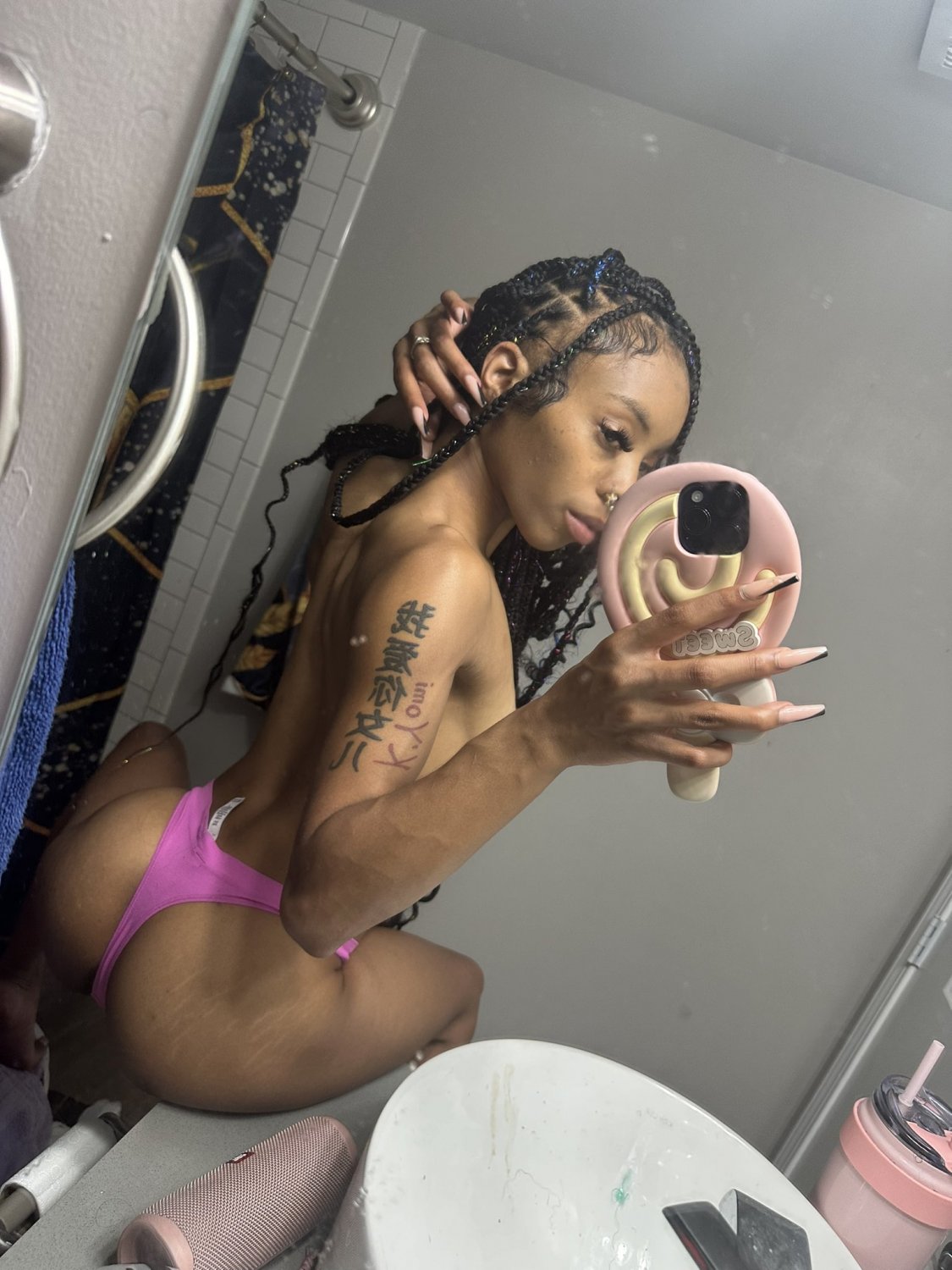 Une belle ébène avec un gros sexe 🔥🥵🔥 ; 39