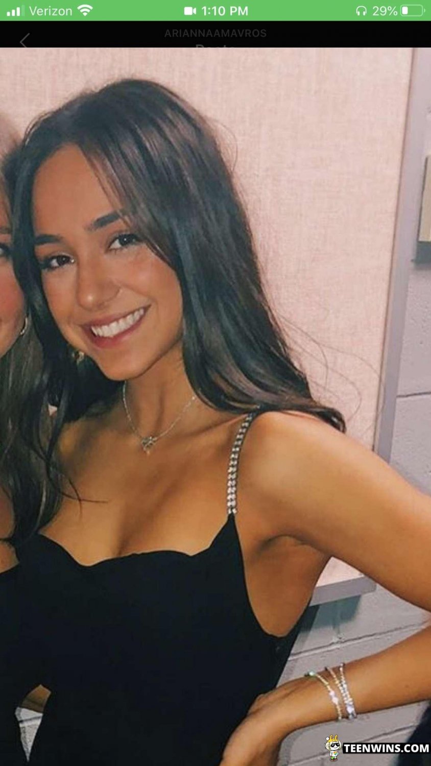 セクシー・アマチュア・ガール・ショーイング・オフ・イン・セルフィーズ 19