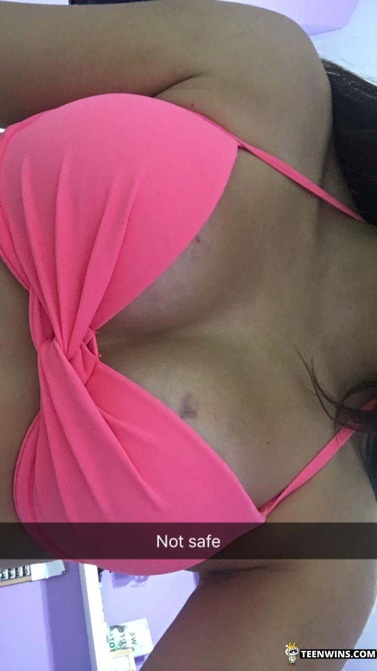 セクシー・アマチュア・ガール・ショーイング・オフ・イン・セルフィーズ 27