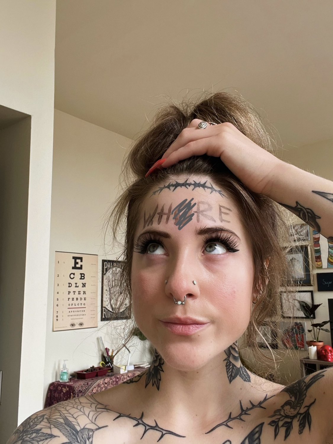 Tattooed Cutie Awlivv Masturbating and Moaning on Cam 11