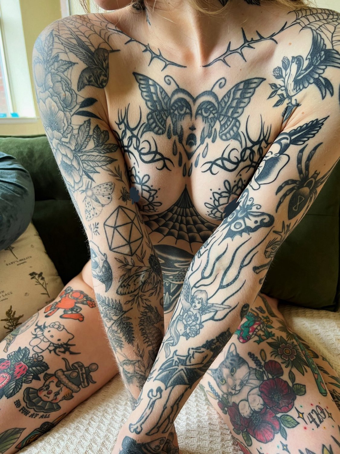 Tattooed Cutie Awlivv Masturbating and Moaning on Cam 20