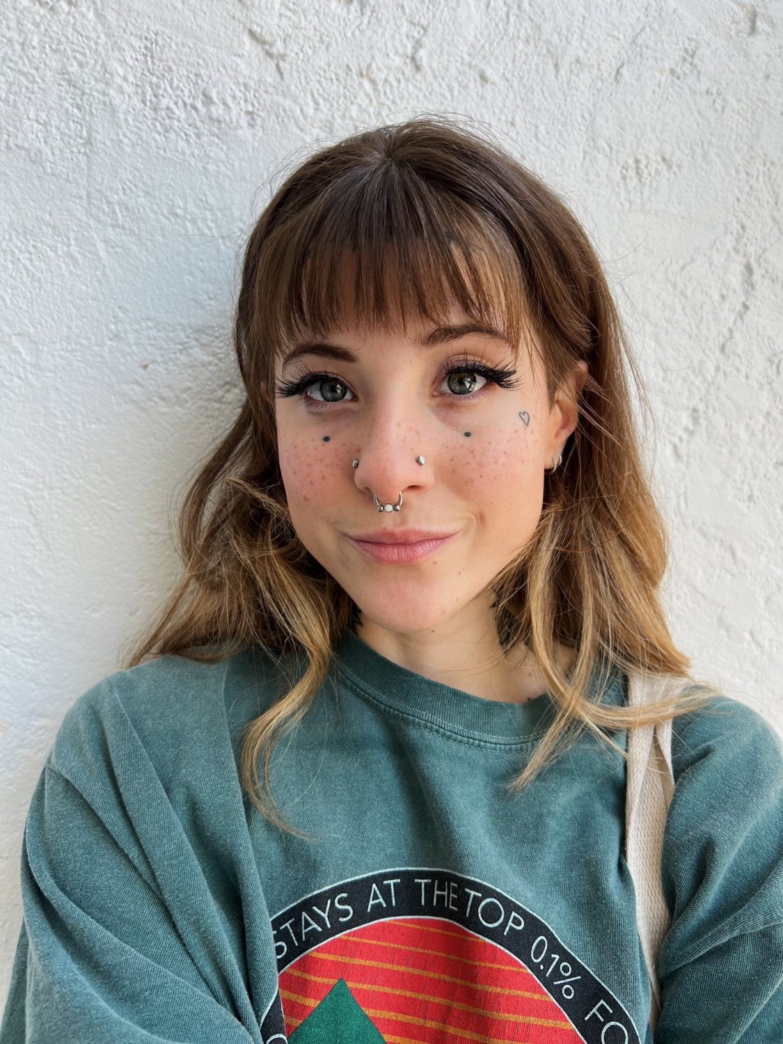 Tattooed Cutie Awlivv Masturbating and Moaning on Cam 25