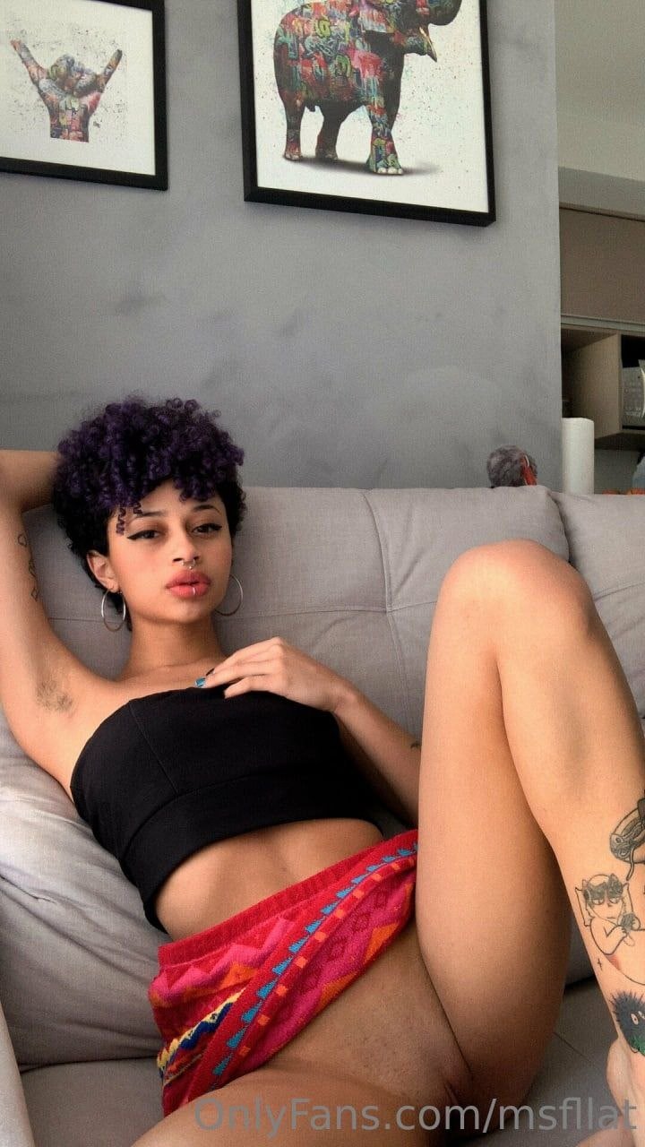 カーリー・ヘアード・エボニー・ガール・マスターベーツ・ハーセルフ・トゥ・エクスタシー 34