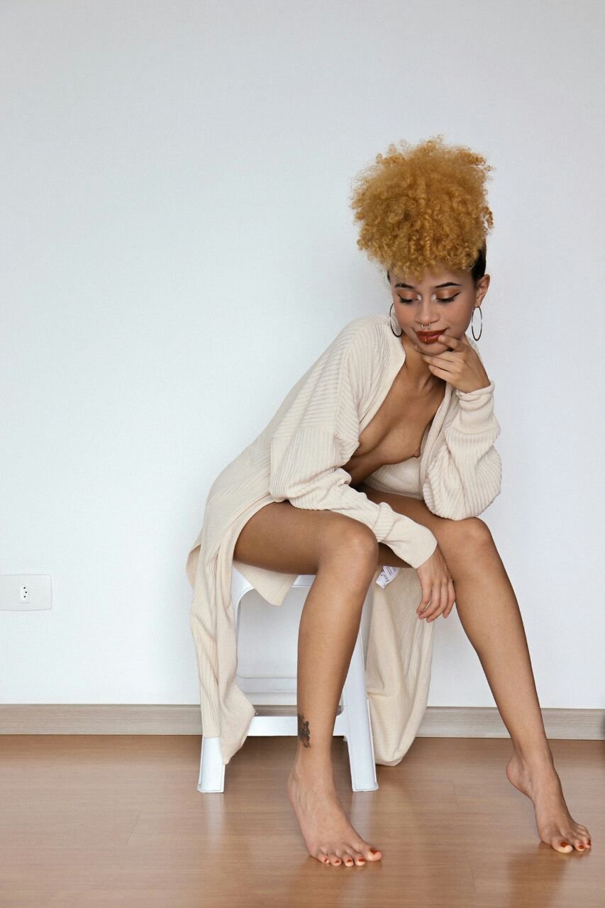 カーリー・ヘアード・エボニー・ガール・マスターベーツ・ハーセルフ・トゥ・エクスタシー 51