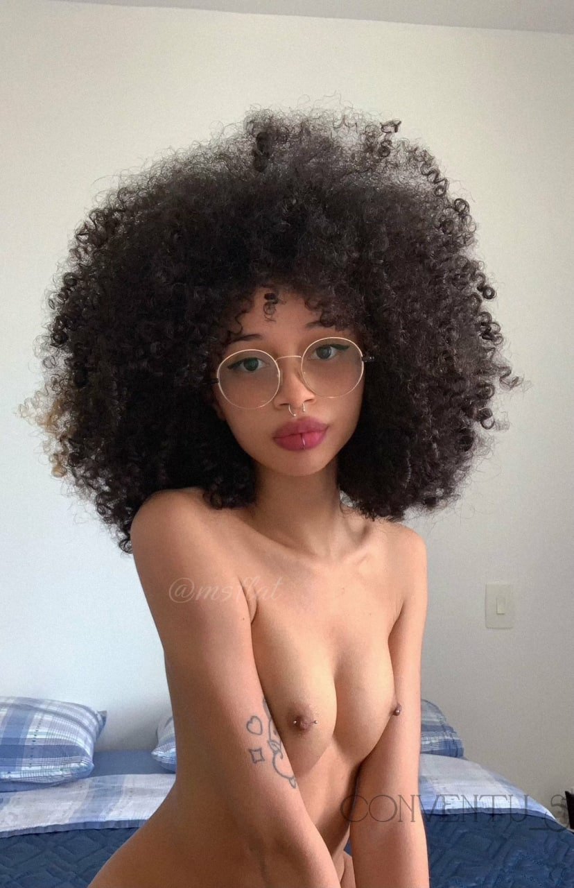 カーリー・ヘアード・エボニー・ガール・マスターベーツ・ハーセルフ・トゥ・エクスタシー 66