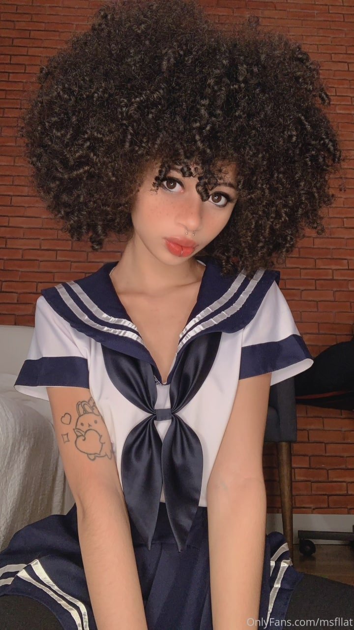 カーリー・ヘアード・エボニー・ガール・マスターベーツ・ハーセルフ・トゥ・エクスタシー 71