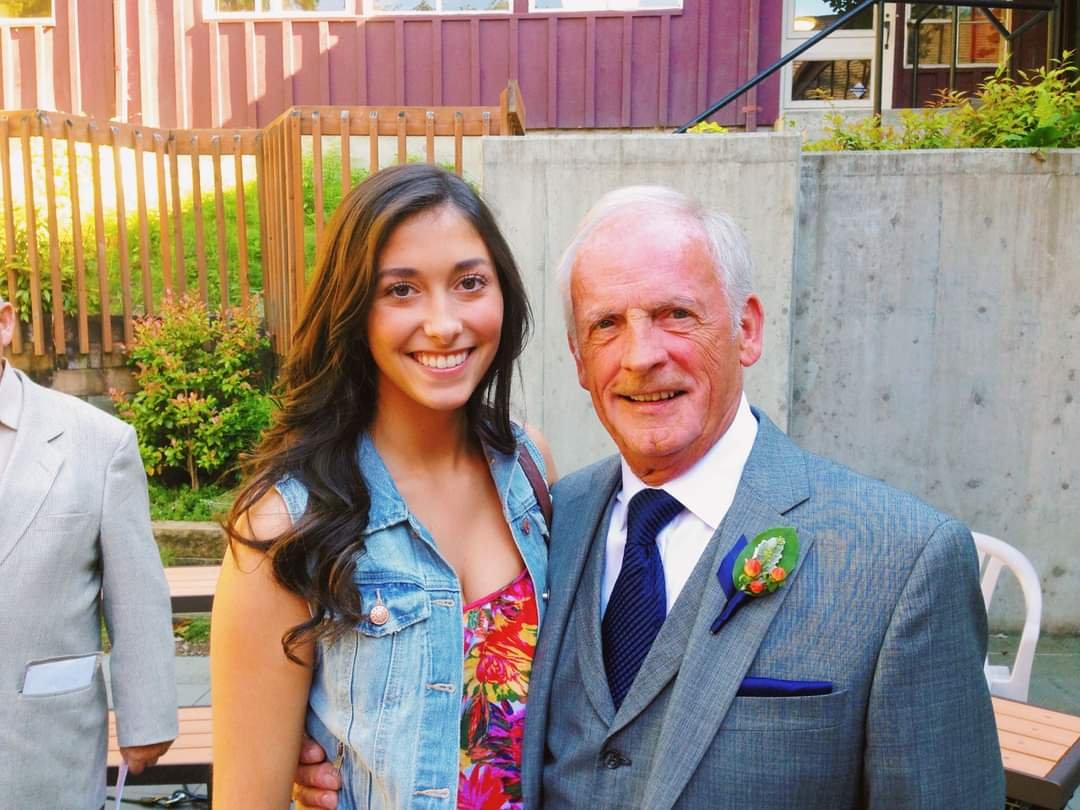 キュート・ブルネット・スナップス・セクシー・セルフィーズ・ショーイング・オフ・ハー・ノーティー・スマイル 3