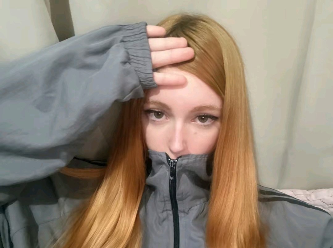 Skinny Redhead Bombshell with Hourglass Figure 5