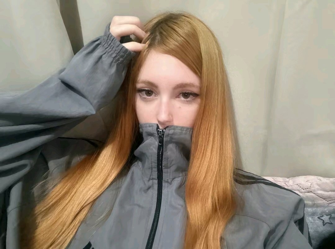 Skinny Redhead Bombshell with Hourglass Figure 6