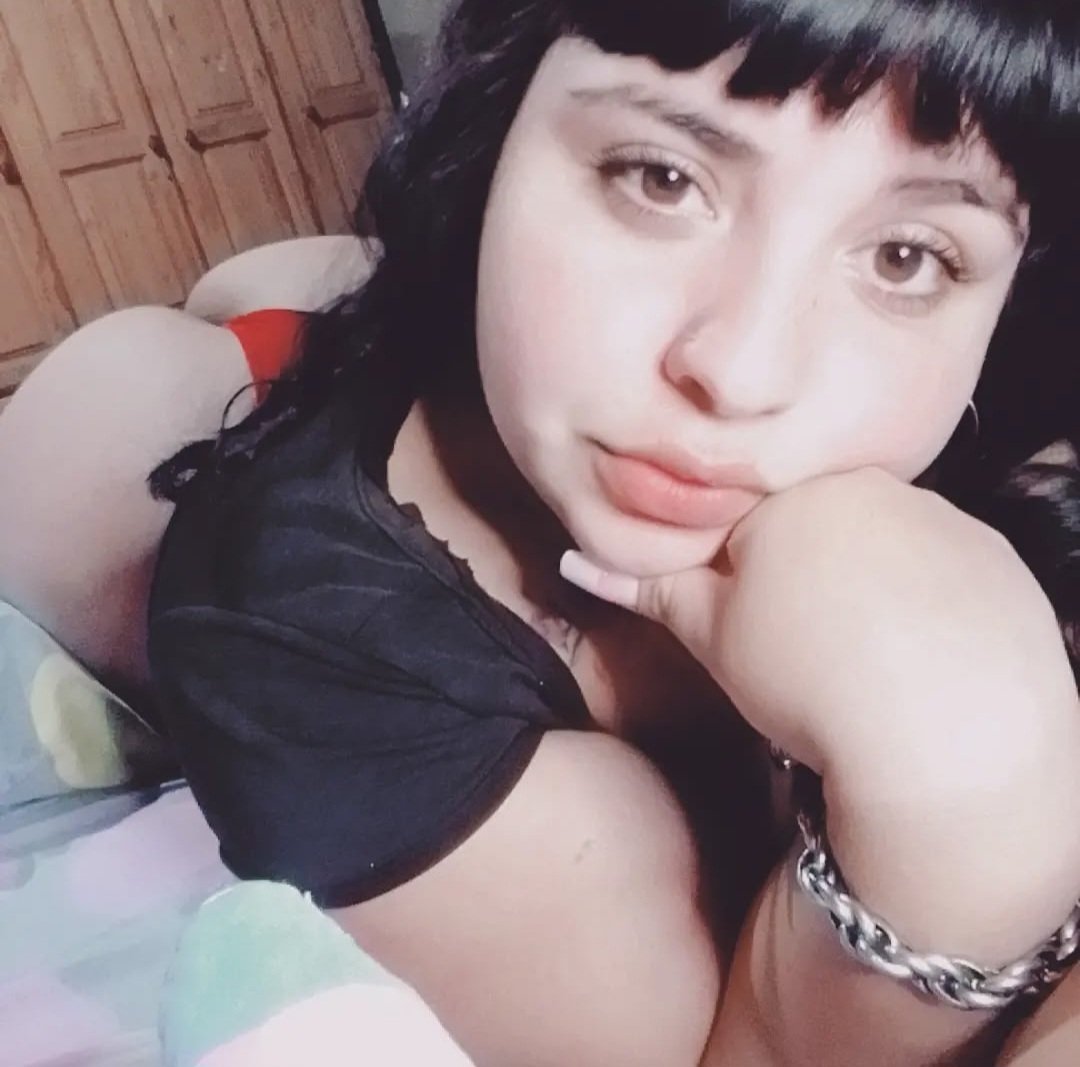 シック・ラティーナ・ルア・ショーイング・オフ・ハー・ジューシー・アス 5